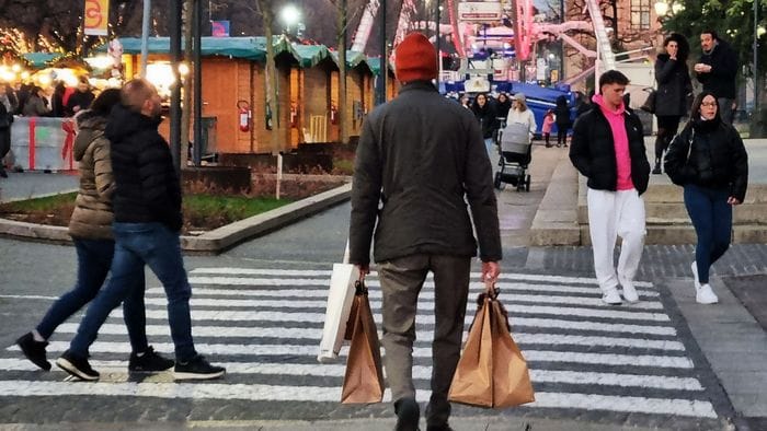 tredicesime 910 milioni di euro per il natale bergamasco 32 rispetto al 2024 da Ecodibergamo.it tredicesime 910 milioni di euro per il natale bergamasco 32 rispetto al 2024