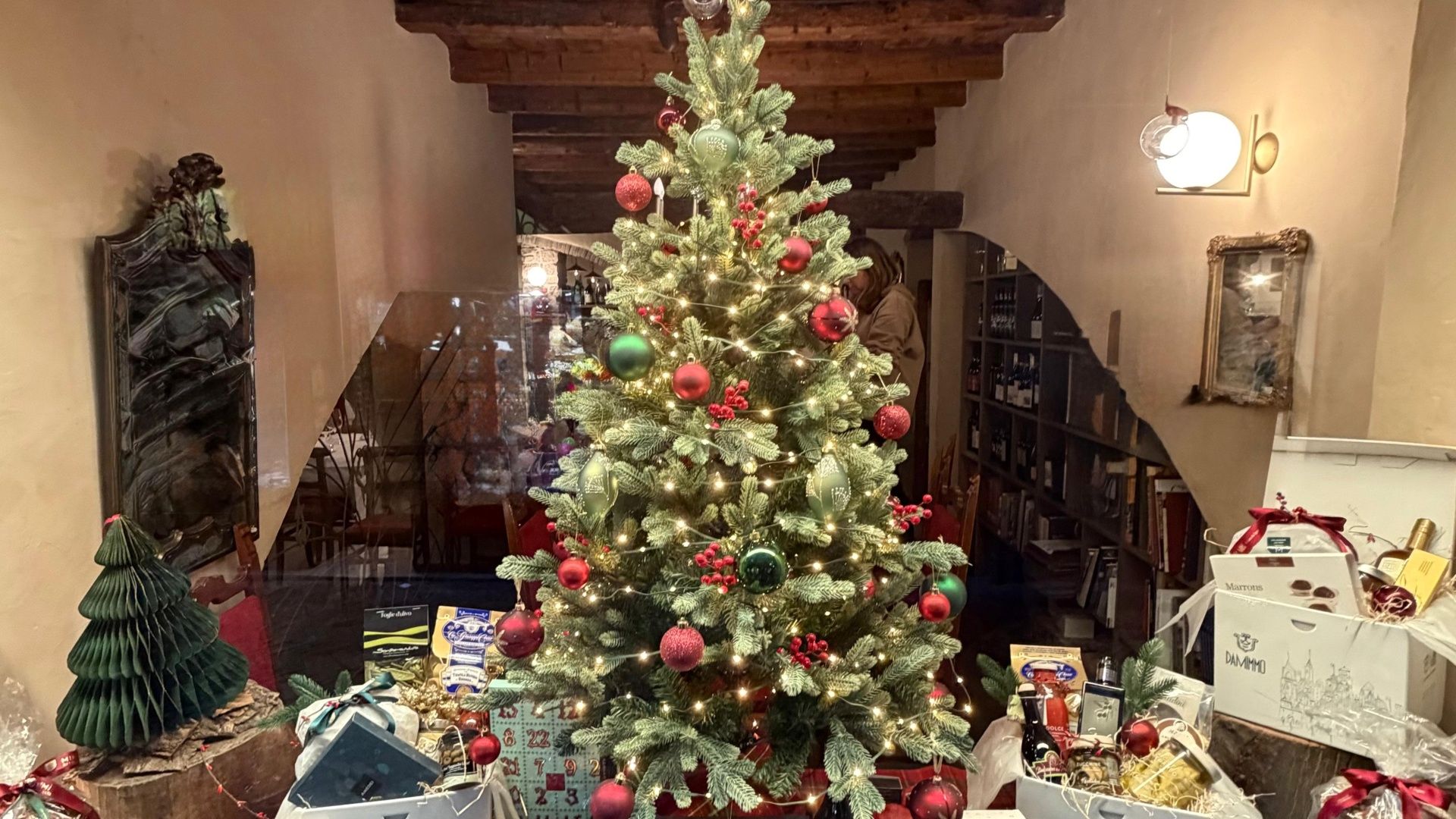 «Da Mimmo» cesti di Natale su misura con i migliori prodotti italiani «Da Mimmo» cesti di Natale su misura con i migliori prodotti italiani