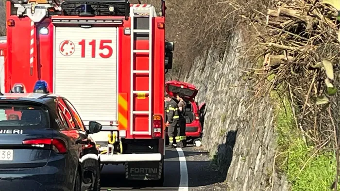 Scontro tra due auto sulla 671: tre feriti e lunghe code