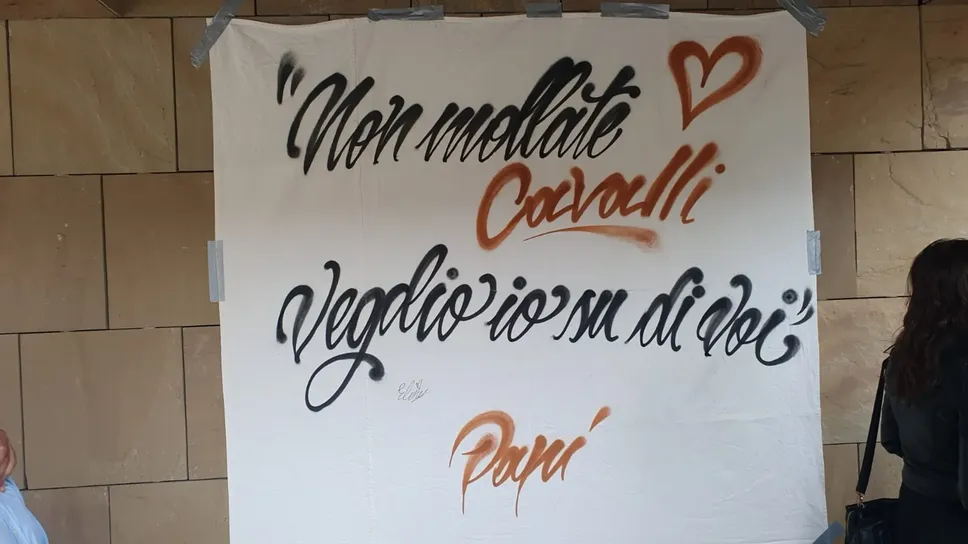 Al funerale di Roy che gli amici chiamavano Papi