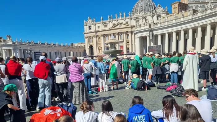 Tra i giovani bergamaschi ai funerali di Papa Francesco: «Dava l’esempio non a parole»