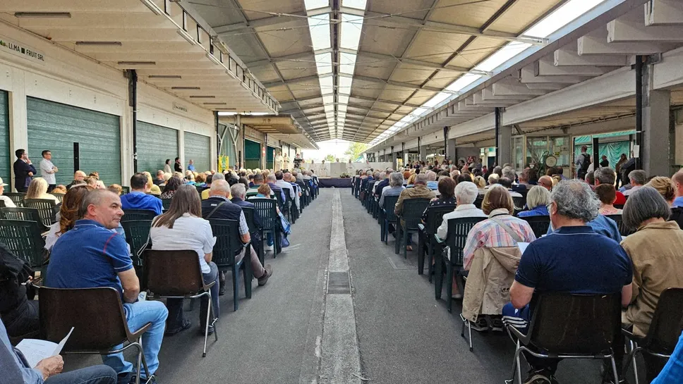 Il Mercato ortofrutticolo della Celadina durante la Messa del Vescovo nel pomeriggio del 1° maggio Il Mercato ortofrutticolo della Celadina durante la Messa del Vescovo nel pomeriggio del 1° maggio