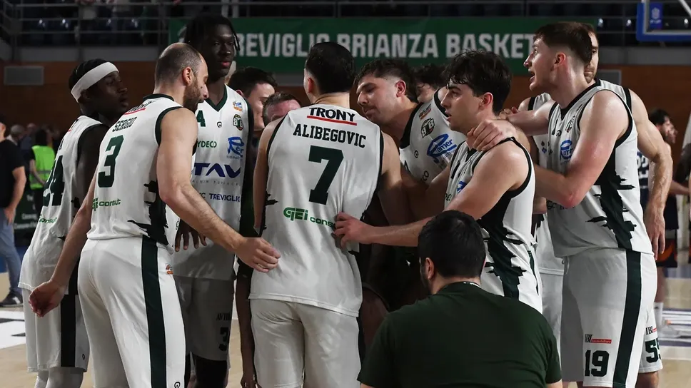 La Tav Treviglio festeggia la vittoria nell’atto inaugurale della serie contro Jesi: 74-62 il punteggio finale La Tav Treviglio festeggia la vittoria nell’atto inaugurale della serie contro Jesi: 74-62 il punteggio finale