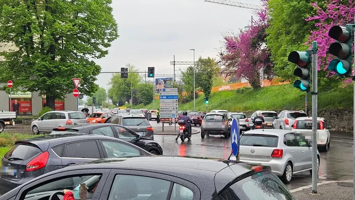 Tra traffico, cantieri e soluzioni condivisibili Tra traffico, cantieri e soluzioni condivisibili