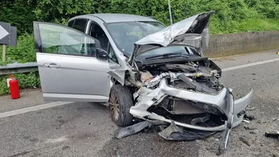 https://storage.ecodibergamo.it/media/photologue/2025/5/16/photos/cache/frontale-tra-due-auto-a-pianico-tre-feriti-strada-chiusa-per-due-ore-foto_a2257bf2-3269-11f0-99e4-bf0d44c68a29_1920_1080_display.webp