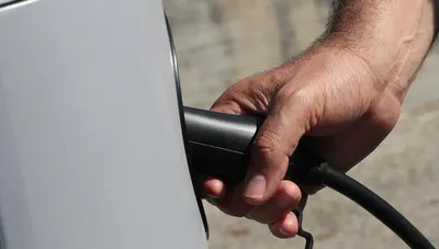 https://storage.ecodibergamo.it/media/photologue/2025/5/23/photos/cache/bergamo-accelera-sulla-mobilita-elettrica-150-nuovi-punti-di-ricarica-entro-il_7b91b132-37cc-11f0-812b-7c625ec6cf1f_1920_1080_display.webp