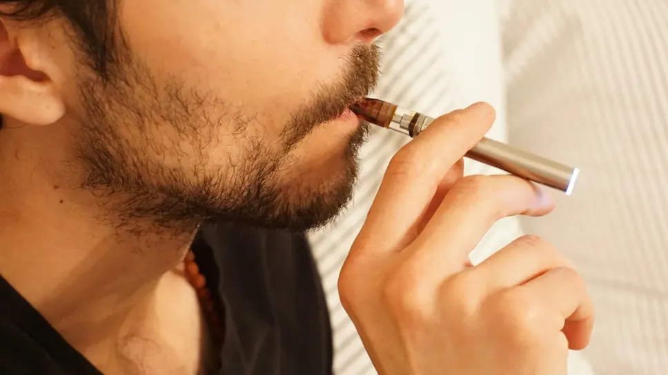 L’uso delle sigarette elettroniche e il cosiddetto «svapo» sono molto dannosi per la nostra salute