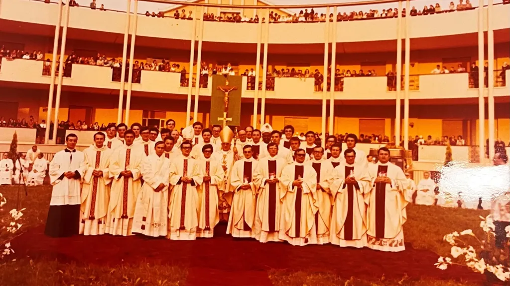 L’ordinazione sacerdotale di Francesco Beschi L’ordinazione sacerdotale di Francesco Beschi
