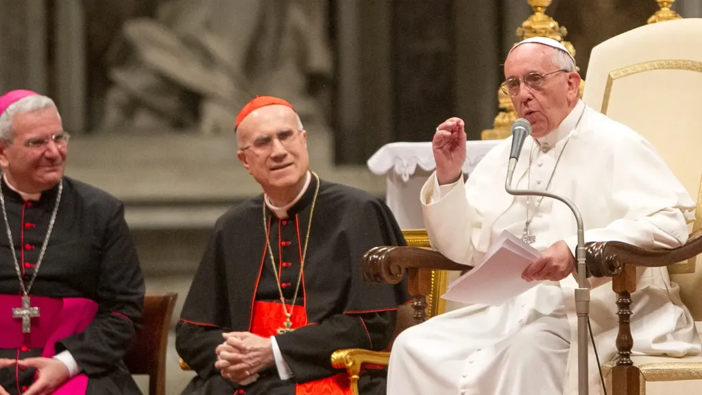 Francesco beschi, vescovo di Bergamo, Cardinal Tarcisio Bertone, segretario di Stato Vaticano e Papa Francesco alla celebrazione in vaticano a conclusione del pellegrinaggio dei bergamaschi nel 50/mo della morte di Papa Giovanni XXIII Francesco beschi, vescovo di Bergamo, Cardinal Tarcisio Bertone, segretario di Stato Vaticano e Papa Francesco alla celebrazione in vaticano a conclusione del pellegrinaggio dei bergamaschi nel 50/mo della morte di Papa Giovanni XXIII