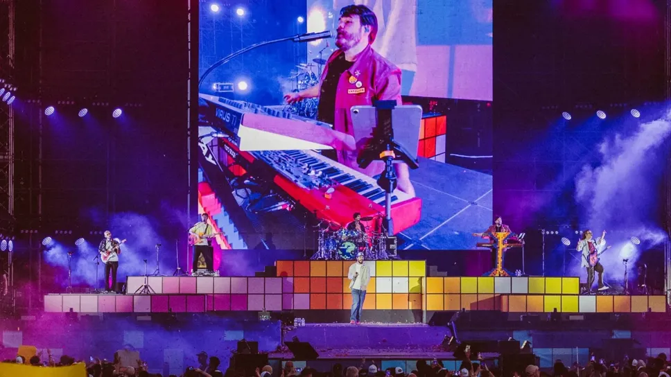I Pinguini Tattici Nucleari sul palco allestito allo stadio San Siro: stasera si replica I Pinguini Tattici Nucleari sul palco allestito allo stadio San Siro: stasera si replica