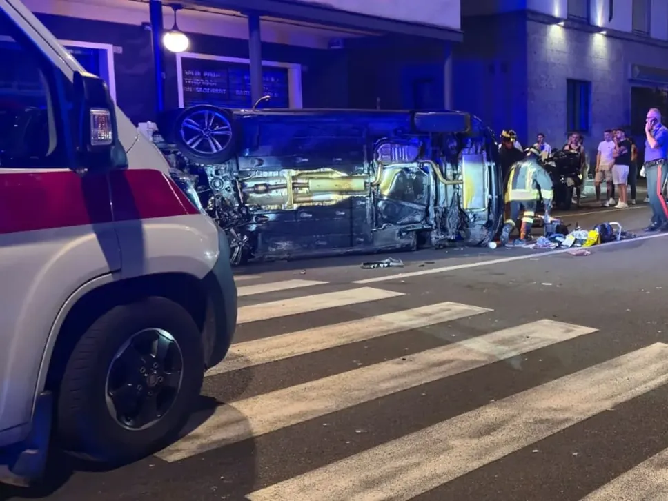 L’auto ribaltata