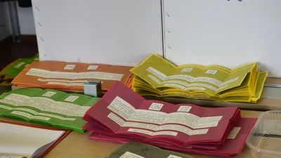https://storage.ecodibergamo.it/media/photologue/2025/6/9/photos/cache/referendum-seggi-chiusi-iniziato-lo-spoglio-dati-parziali-affluenza-sotto-il_12220bae-4535-11f0-afaf-a088e93b9102_1920_1080_display.webp
