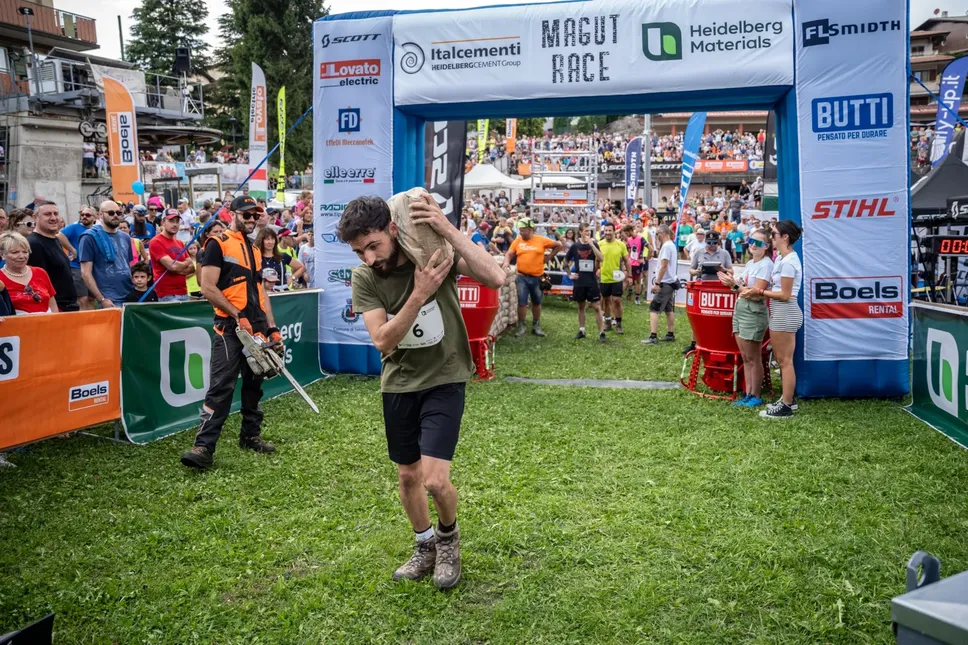 Un’atleta ai blocchi di partenza