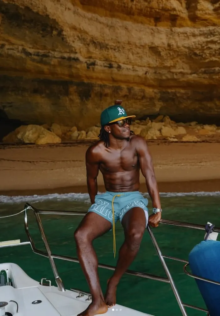 Lookman in barca in Portogallo