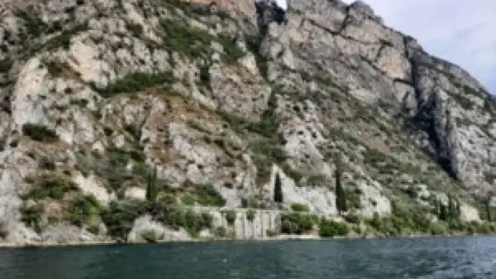 https://storage.ecodibergamo.it/media/photologue/2025/7/17/photos/cache/appalto-da-4-miliardi-per-difendere-pareti-di-roccia-del-garda_7d5fa4ee-631c-11f0-befd-40cde2f7fc5b_v3_large_16_9.webp