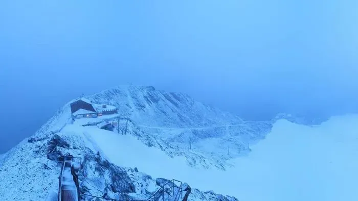 https://storage.ecodibergamo.it/media/photologue/2025/7/17/photos/cache/risveglio-in-val-senales-la-neve-a-3250-metri_71da76dc-62d9-11f0-befd-40cde2f7fc5b_v3_large_16_9.webp