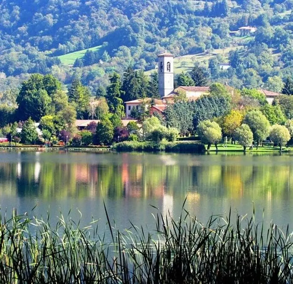Monasterolo vista dal lago Monasterolo vista dal lago