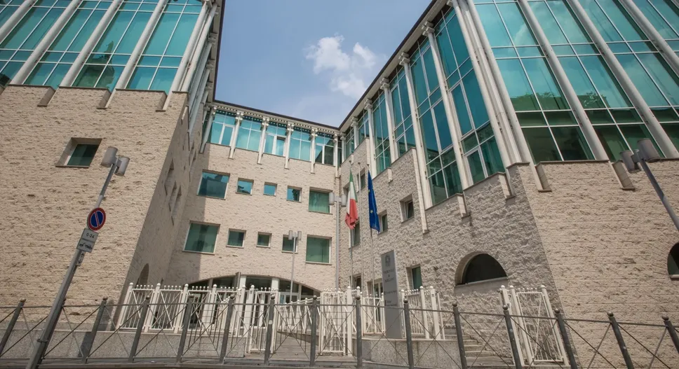 L’ingresso del Tribunale di Bergamo. A marzo l’ex presidente Cesare de Sapia è andato in pensione