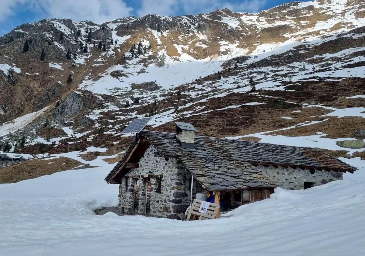 La baita di Monte Agnone bassa (aprile 2025)