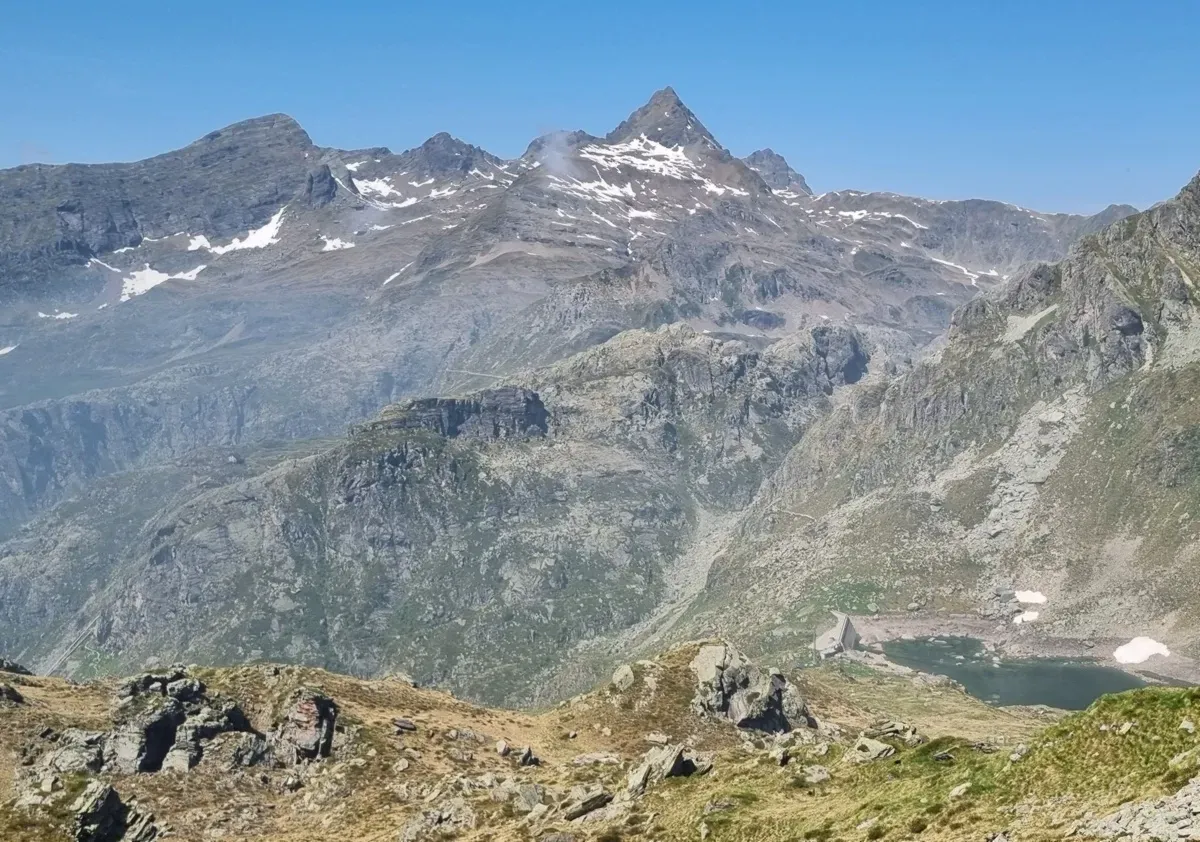 La diga del Cernello e il Monte Pradella dal Monte Segnale