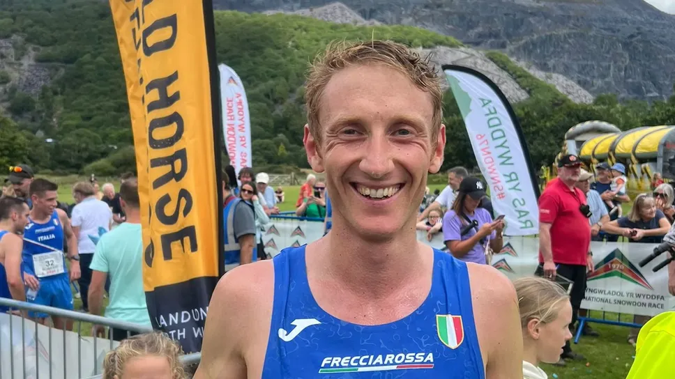 Il sorriso di Luca Magri in Galles. Il 34enne de La Recastello Radici Group di Gazzaniga firma l’esordio in nazionale conquistando la Snowdon Rance, classica britannica della corsa in montagna su un tracciato di dieci miglia con salite e discese da Llanberis. Tra le donne ottimo secondo posto per Beatrice Bianchi Il sorriso di Luca Magri in Galles. Il 34enne de La Recastello Radici Group di Gazzaniga firma l’esordio in nazionale conquistando la Snowdon Rance, classica britannica della corsa in montagna su un tracciato di dieci miglia con salite e discese da Llanberis. Tra le donne ottimo secondo posto per Beatrice Bianchi