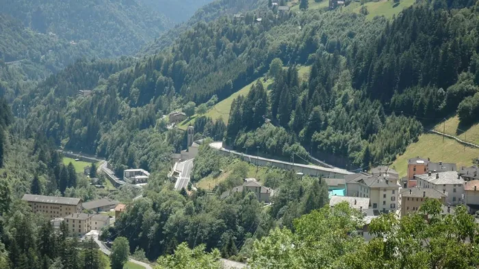 https://storage.ecodibergamo.it/media/photologue/2025/7/20/photos/cache/pagine-verdi-la-cultura-da-sfogliare-in-valle-brembana_b5e24590-6599-11f0-83bc-1f81b73d2d8d_1920_1080_v3_large_16_9.webp