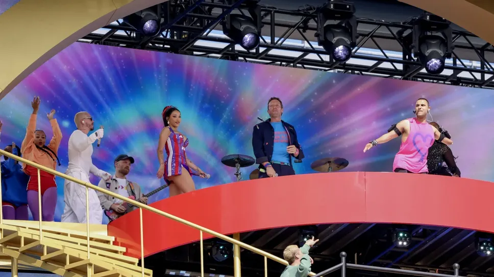 E’ dal concerto dei Coldplay che è partito lo «scandalo» mondiale della coppia di amanti E’ dal concerto dei Coldplay che è partito lo «scandalo» mondiale della coppia di amanti
