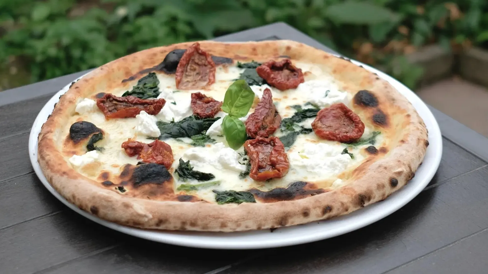 https://storage.ecodibergamo.it/media/photologue/2025/7/22/photos/a-ol-cantini-degustazioni-su-misura-e-pizze-del-mese_42c02a1a-66ce-11f0-8888-5640fb62cdf0_1920_1080.webp