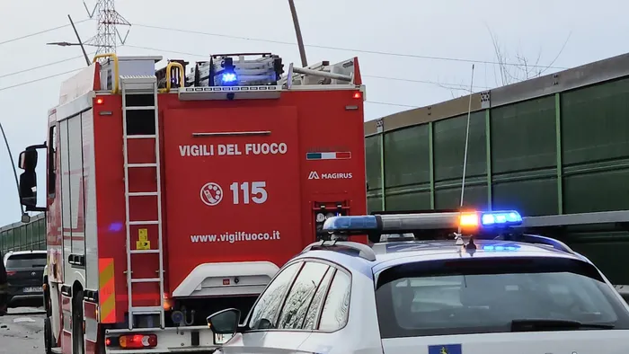 https://storage.ecodibergamo.it/media/photologue/2025/7/23/photos/cache/camion-si-schianta-in-galleria-a-lovere-traffico-bloccato_1c9978d8-67a4-11f0-8888-5640fb62cdf0_1920_1080_v3_large_16_9.webp