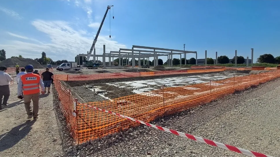 Posa della prima pietra per il «Mileast Logistic park» a Covo nell’area rimasta nel degrado per 20 anni. Posa della prima pietra per il «Mileast Logistic park» a Covo nell’area rimasta nel degrado per 20 anni.