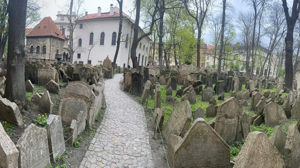 Il cimitero ebraico di Praga, uno dei più affascinanti di tutta Europa