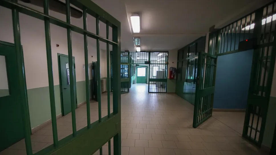 Nel carcere di Bergamo ci sono 586 reclusi, ma sono 319 i posti regolamentari