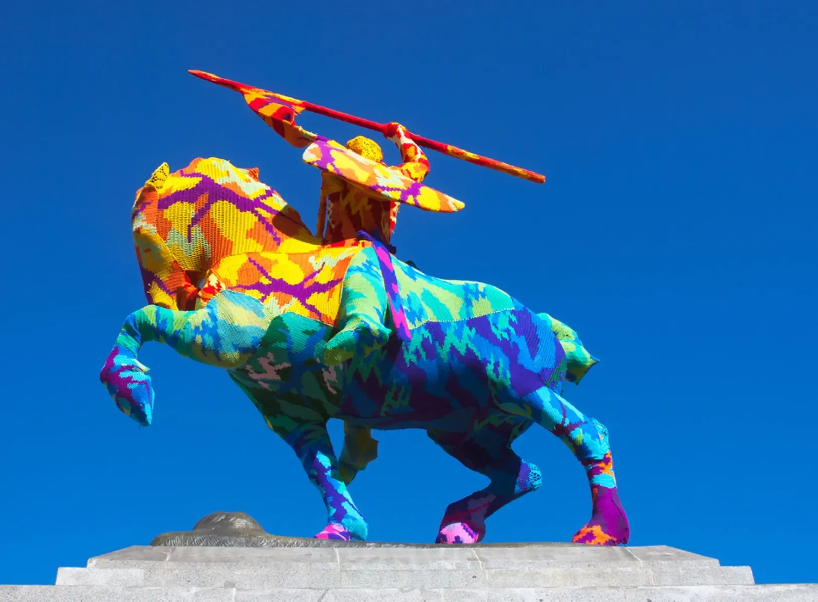 Siviglia, scultura equestre del “Cid Campeador” dell’artista Agata Olek