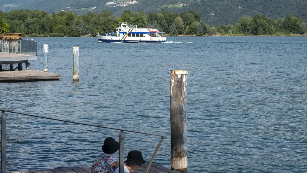 In riva al lago