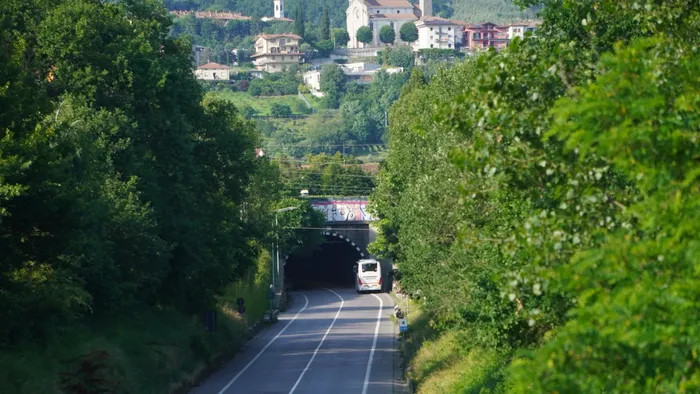 https://storage.ecodibergamo.it/media/photologue/2025/7/27/photos/cache/chiusa-per-incidente-la-galleria-montenegrone-un-ferito-grave_008a0914-6ad3-11f0-8888-5640fb62cdf0_1920_1080_v3_large_16_9.webp