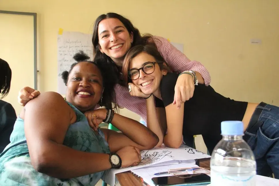 Maria Allegra con lo staff locale