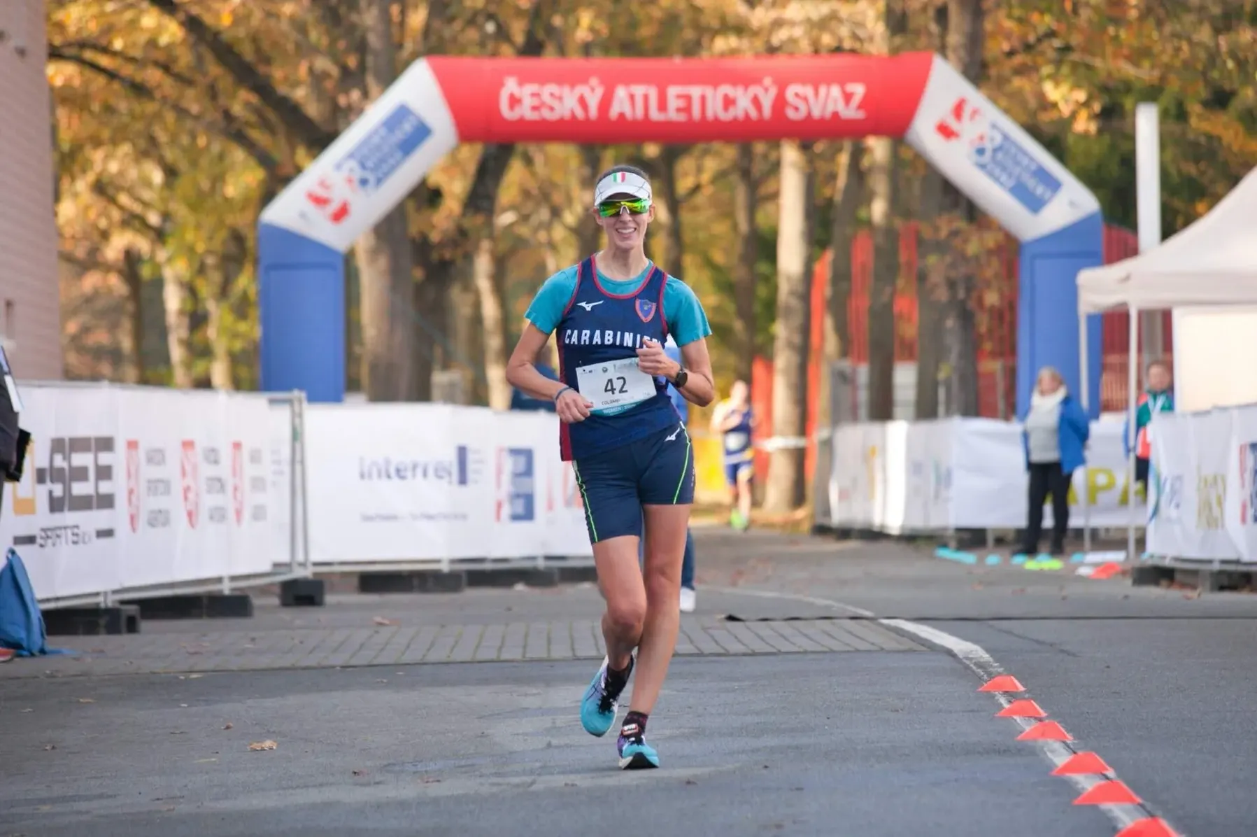 L’atleta taglia il traguardo firmando il minimo per la 35 chilometri dei Mondiali