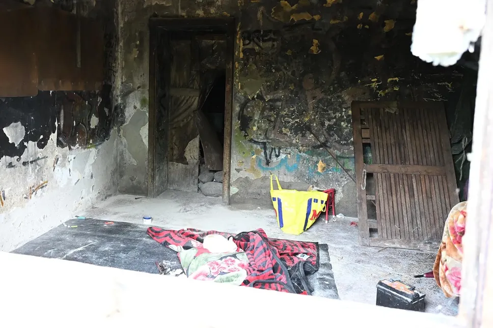 Una cascina abbandonata vicino alla stazione di Calcio