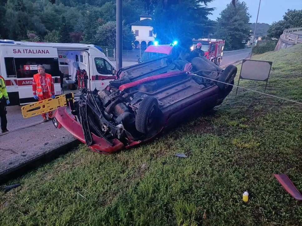 L’auto di Alberto Suardi che si è ribaltata e uscita di strada a Borgo di Terzo domenica 27 luglio alle 5