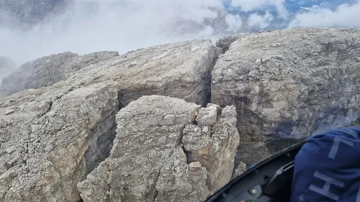 https://storage.ecodibergamo.it/media/photologue/2025/7/28/photos/cache/crolli-di-roccia-da-cima-falkner-il-permafrost-si-degrada_be62808c-6bb5-11f0-a88d-9495bbbd0351_v3_large_16_9.webp