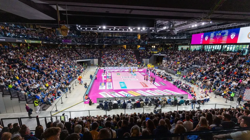 Prima partita del Volley Bergamo 1991 al ChorusLife nella scorsa stagione: Bergamo-Conegliano, gara2 quarti di finale playoff, il 16 marzo 2025. Quest’anno si giocheranno nel nuovo impianto alcune partite Prima partita del Volley Bergamo 1991 al ChorusLife nella scorsa stagione: Bergamo-Conegliano, gara2 quarti di finale playoff, il 16 marzo 2025. Quest’anno si giocheranno nel nuovo impianto alcune partite