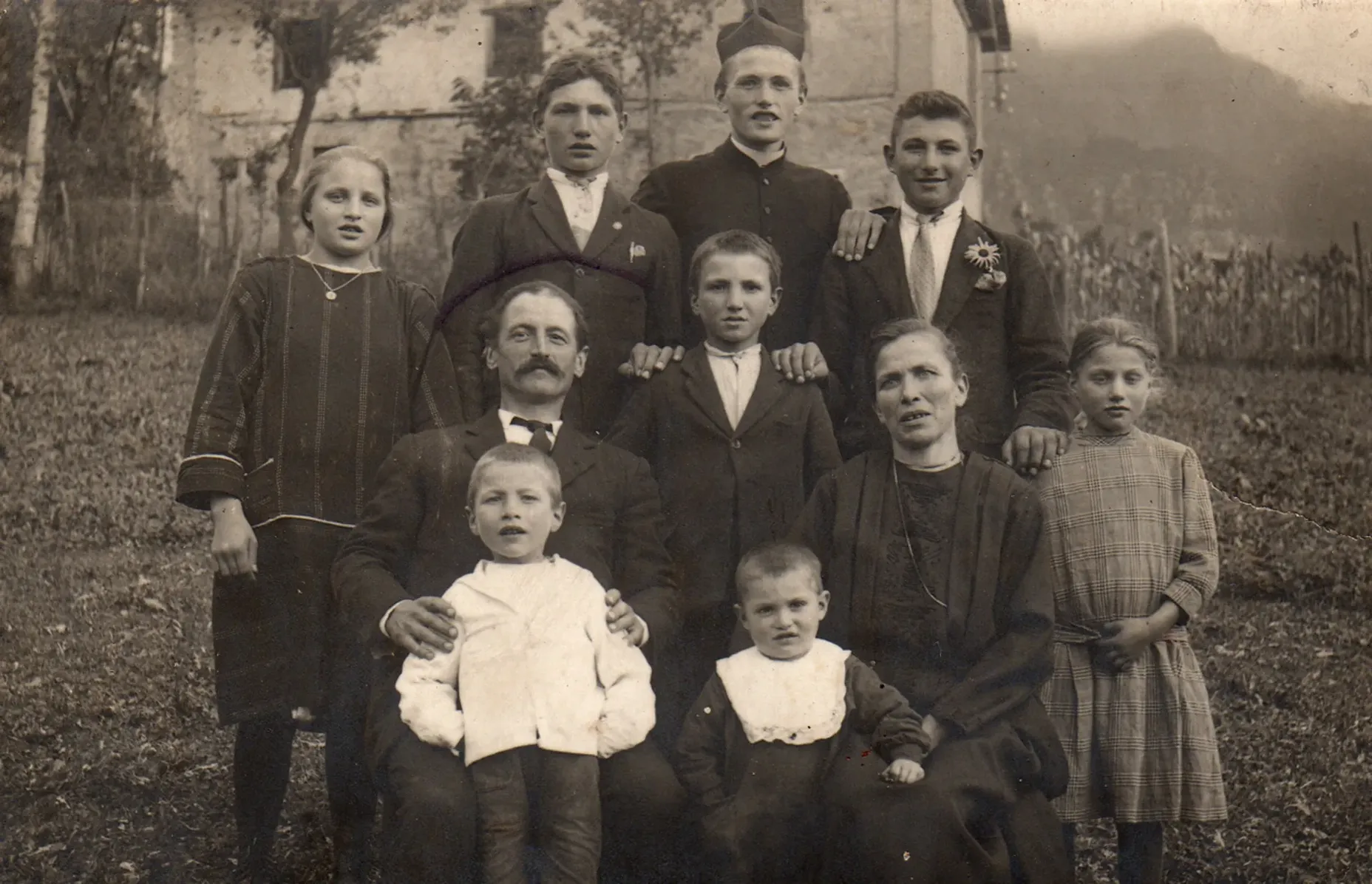La famiglia Seghezzi nel 1926 a Premolo