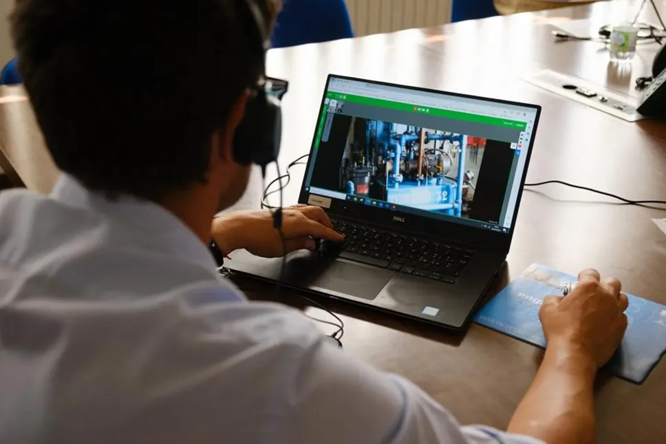 La vista da pc del macchinario da parte del tecnico specialista che guida da remoto la manutenzione