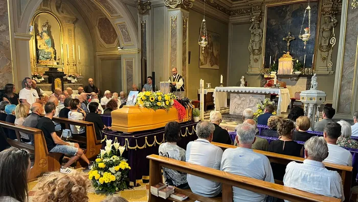 A Colzate l’addio a Stefano Poli: «Buon viaggio tra le tue montagne A Colzate l’addio a Stefano Poli: «Buon viaggio tra le tue montagne
