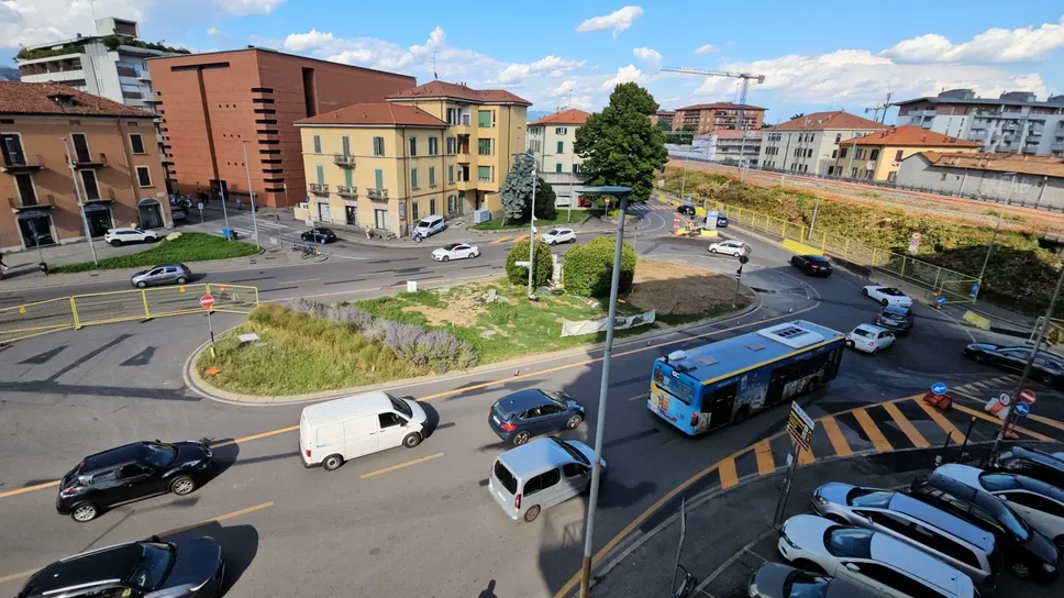 Il nuovo assetto di Largo Tironi: procedono i lavori per la rotatoria Il nuovo assetto di Largo Tironi: procedono i lavori per la rotatoria