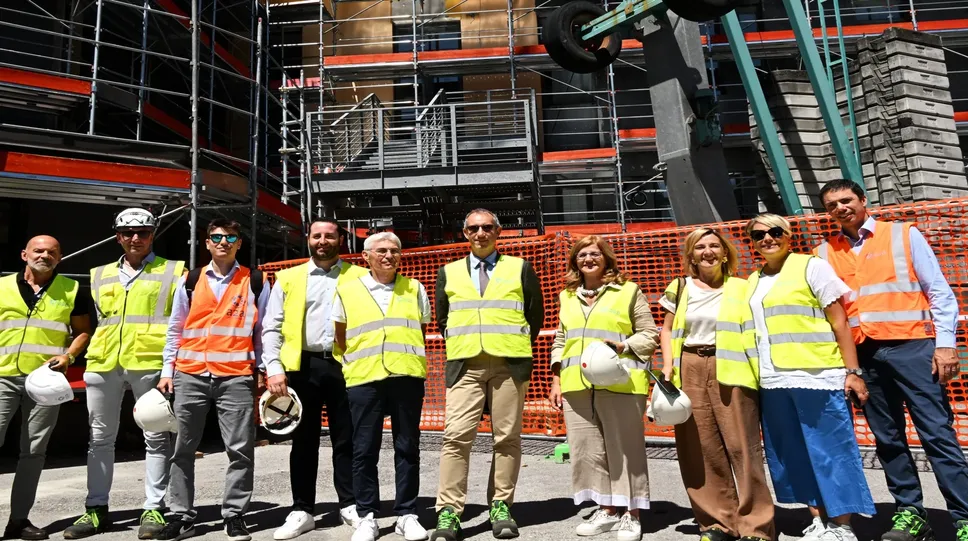 Il sopralluogo alla palestra in via Carpinoni Il sopralluogo alla palestra in via Carpinoni