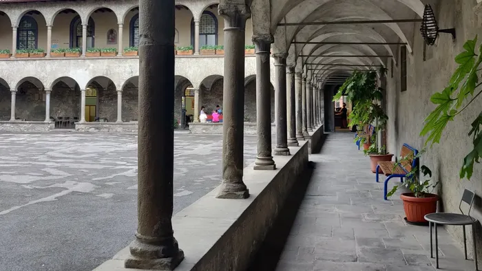 https://storage.ecodibergamo.it/media/photologue/2025/7/30/photos/cache/intrecci-di-musica-e-poesia-con-le-letture-nel-chiostro_7fc15774-6d7f-11f0-84d1-1a4cf007d5b9_1920_1080_v3_large_16_9.webp