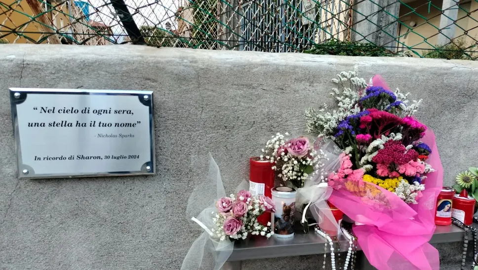 La targa in ricordo di Sharon Verzeni