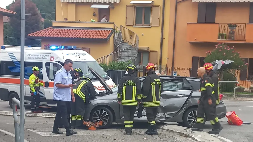 L’incidente a Cisano nella mattinata di mercoledì 30 luglio: ferita una donna di 66 anni rimasta incastrata tra le lamiere della sua Fiat Tipo L’incidente a Cisano nella mattinata di mercoledì 30 luglio: ferita una donna di 66 anni rimasta incastrata tra le lamiere della sua Fiat Tipo