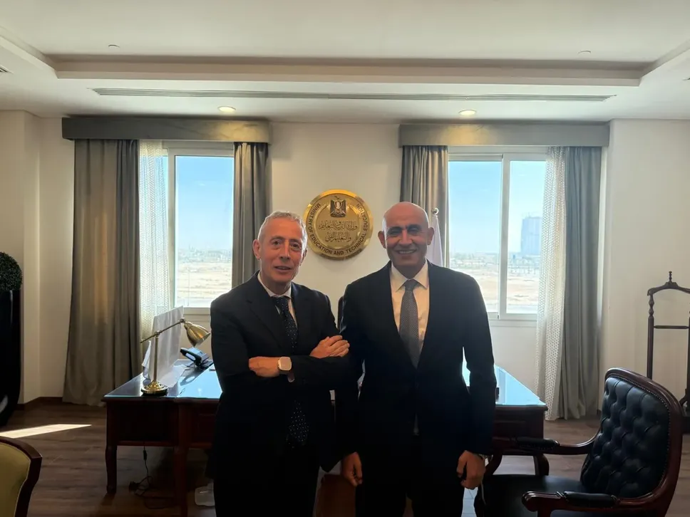 A sinistra, il professor Nardiello
